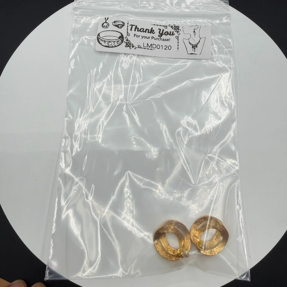 Gold Tone Interlocking Knot Stud Earrings Chunky Statement Y2K Minimalist Gift